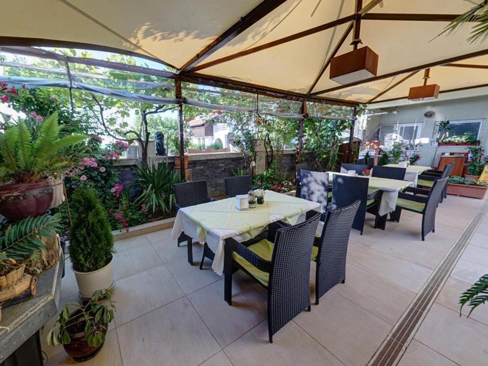 Family Hotel Gogov Sinemoretz Esterno foto